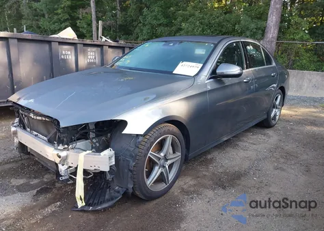 2017 Mercedes-Benz E 300 4Matic z USA, uszkodzony, nr VIN WDDZF4KB5HA023068